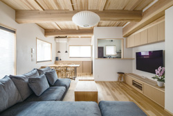 木の香りと愛情に満ちた住まい　永本建設